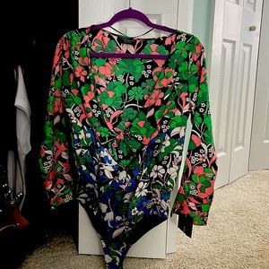 Beautiful Zara body suit that ties in the front.